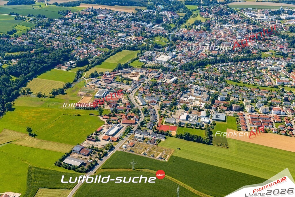 Luftaufnahme von Vilsbiburg Vs Google Maps- Die Luftaufnahme wurde 2025 vom UL-Flugzeug heraus erstellt ( keine Drohne ) - Hochauflösende Luftaufnahme - für professionelle Ausdrucke geeignet. Die Geschenkidee !Mit Lizenz und Bildrechte bestellbar