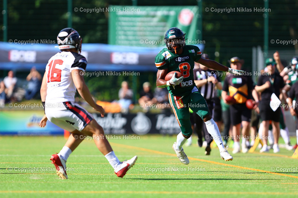 NH_KielBalticHurricanes_DüsseldorfPanther_GFL_23082025 | #8 Robert Revels III (Kiel Baltic Hurricanes)Football I Herren I Erima German Football League Nord I Saison 2025 I 16. Spieltag I Kiel Baltic Hurruicanes - Düsseldorf Panther I 23.08.2025 I Kilia-Sportplätze