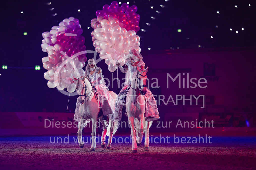 241102_Oldenburg_Show-363 | Deine schönsten Turniermomente als professionelle Fotos! Entdecke hochwertige Pferdesport-Fotografie im Online-Shop. Jetzt Fotos finden & bestellen!