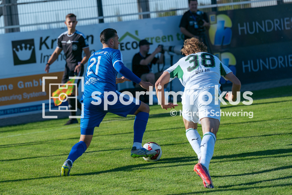 SSVg Velbert 02 – Borussia Mönchengladbach | Luca Köbele (SSVg Velbert 02) am Ball. Testspiel zwischen der SSVg Velbert 02 und Borussia Mönchengladbach in Velbert, 12.08.2026. Endstand: 0:8. sportimfokus / Marcel Schwering - Realisiert mit Pictrs.com