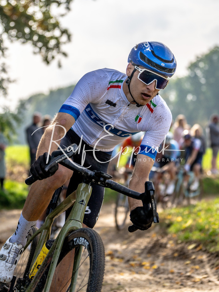20251012_DSC02348 | Sportfotografie, Eventfotografie, Porträtfotografie, Radsport Fotograf, Triathlon Fotograf, Düsseldorf Fotograf, Köln Fotograf, Actionfotografie, Teamfotografie, Peoplefotografie, Business Portraits, Veranstaltungsfotografie, Reportagefotografie - Realisiert mit Pictrs.com