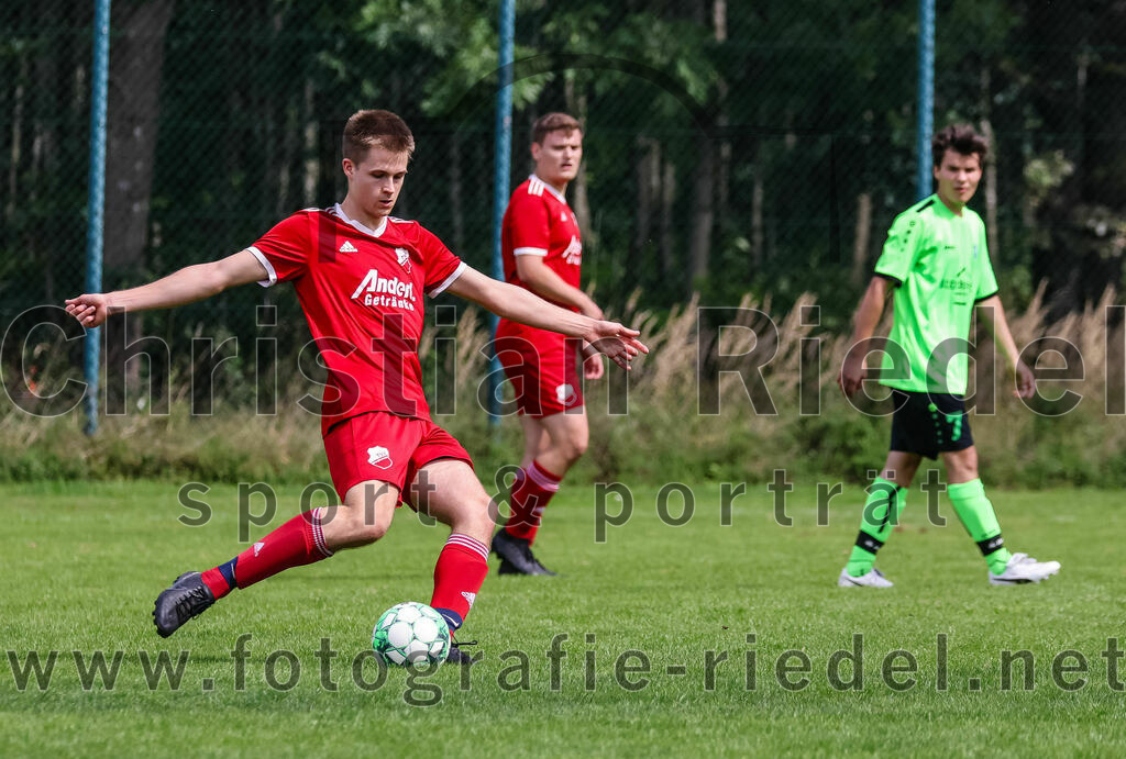 2023-09-03_012_TSV_Oberpframmern_II_gegen_TSV_Hohenbrunn_II | Oberpframmern, Deutschland, 03.09.2023:
Fußball, B-Klasse 2023 / 2024, 3. Spieltag, TSV Oberpframmern II gegen TSV Hohenbrunn II, Endergebnis: 0:2

Lukas Esterl (TSV Oberpframmern, #4)

Foto: Christian Riedel / fotografie-riedel.net