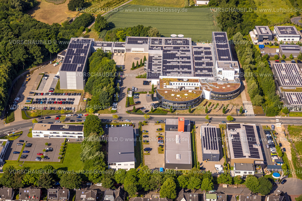 Bochum250600154 | Luftbild, Friedrich Picard GmbH & Co. KG Firmengelände an der Dietrich-Benking-Straße, Dach mit Solarpaneelen, Bergen, Bochum, Ruhrgebiet, Nordrhein-Westfalen, Deutschland