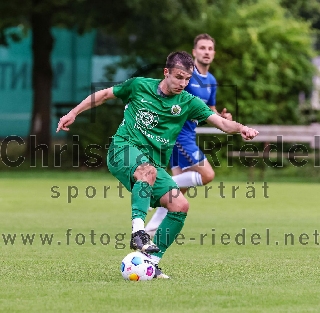 2023-08-04_084_FC_Forstern_gegen_FC_Langengeisling_II | Forstern, Deutschland, 04.08.2023:
Fußball, Kreisklasse 2023 / 2024, 1. Spieltag, FC Forstern gegen FC Langengeisling II, Endergebnis: 2:1

Tobias Keserü (FC Forstern, #6)

Foto: Christian Riedel / fotografie-riedel.net