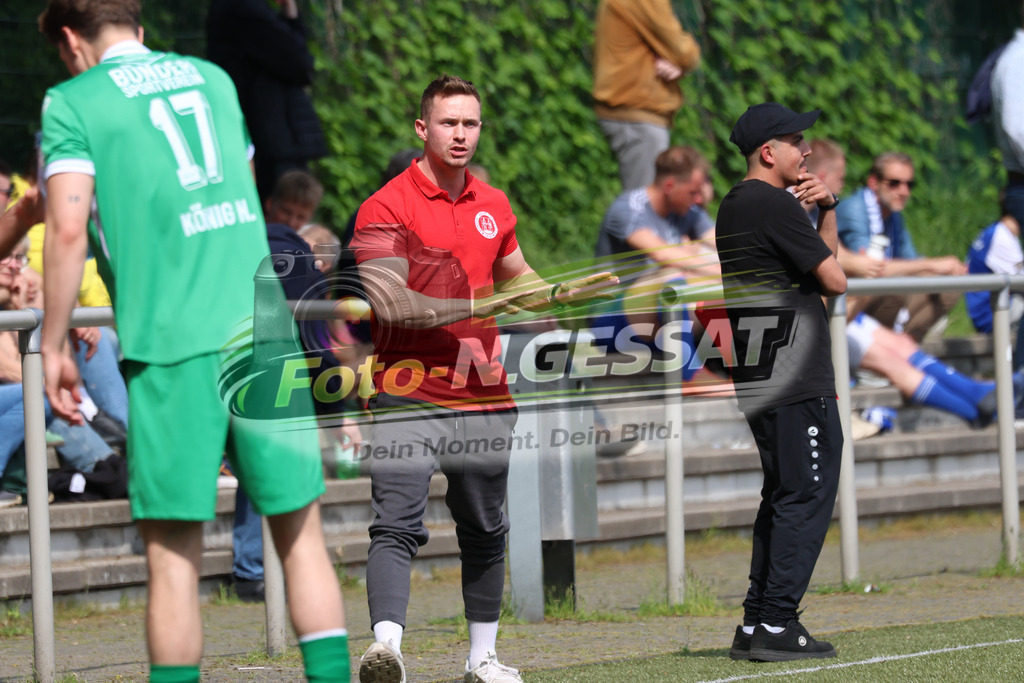 Bünder SV - SV Enger-Westerenger, | Auf dem Bild zu sehen: Trainer Bünder SV: Philipp Willmann Bünder SV, SV Enger-Westerenger, Saison 25/26, Kreisliga A, Bünde, Deutschland - Realisiert mit Pictrs.com