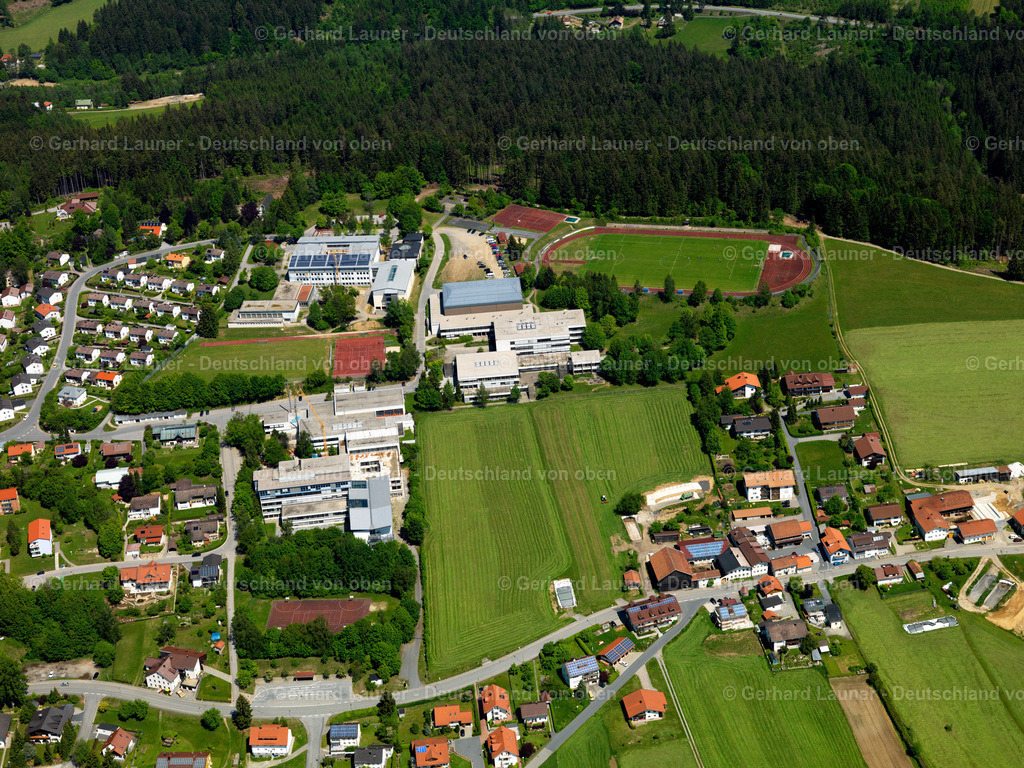 2724010 | FREYUNG 19.05.2007 Gewerbegebiet und Firmenansiedlung  in Freyung im Bundesland Bayern, Deutschland // Industrial estate and company settlement  in Freyung in the state Bavaria, Germany Foto: Gerhard Launer