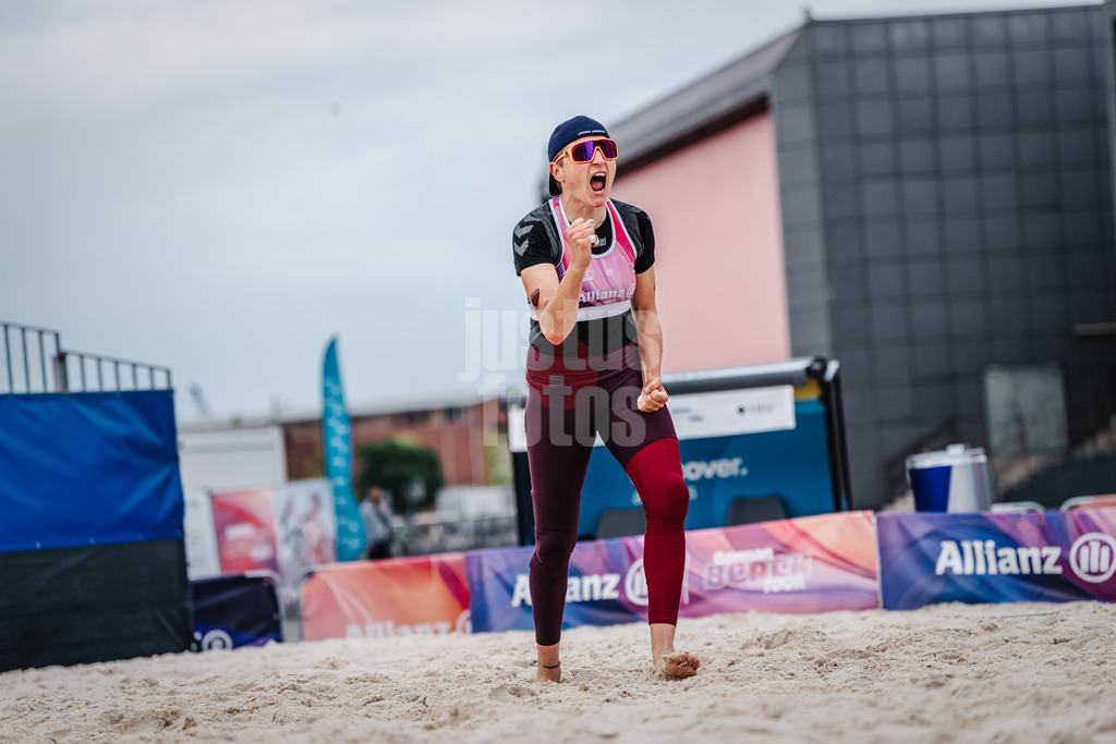 Beachvolleyball | Frauen | German Beach Tour 2024 | Tourstop Bremen | 06.06.2024 | Melanie Gernert jubelt und ballt die Faust