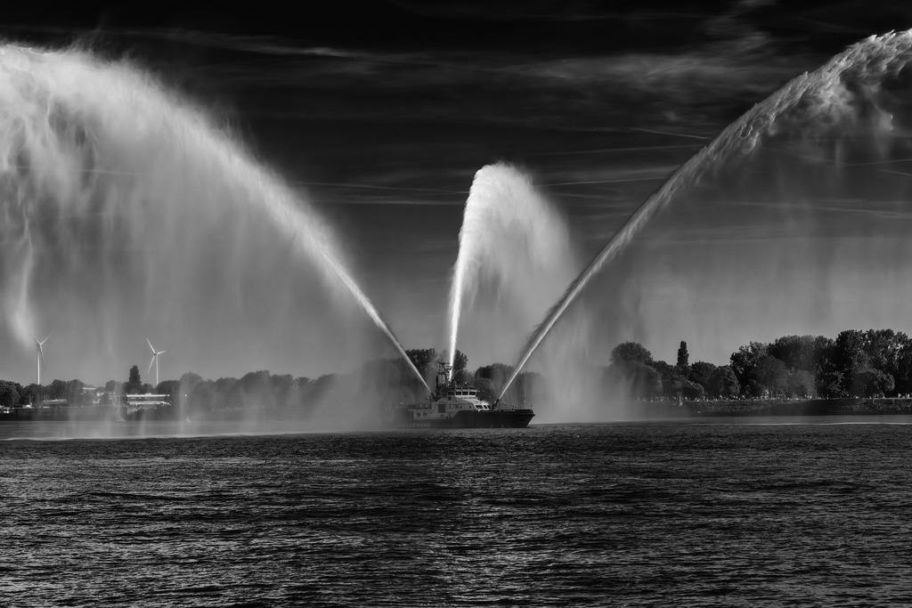 2025_05_11_HH-TEUFELSBRUECK-836 HAFENGEBURTSTAG_MCP8225 sw2 | Hochwertig gedruckte Fotografien für die Wand, als Kalender und zum Verschenken. Hamburg & Norddeutschland und überall wo ich mit der Kamera unterwegs war.