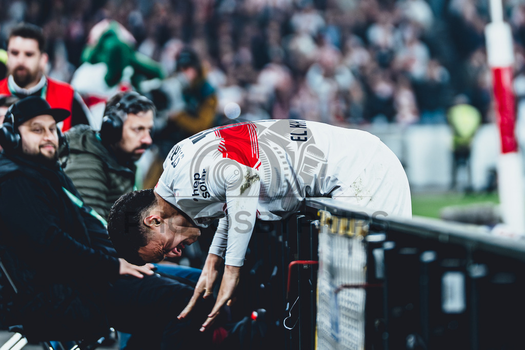 VfB Stuttgart vs. SC Freiburg, Fussball, DFB-Pokal, Halbfinale, 23.04.2026 | Bilal El Khannouss (VfB Stuttgart, #11) ist frustriert da er die Riesengelegenheit liegen gelassen hat, dabei legt er sich ueber die Bande,VfB Stuttgart vs. SC Freiburg, Fussball, DFB-Pokal, Halbfinale, 23.04.2026DFB regulations prohibit any use of photographs as image sequences and/or quasi-video