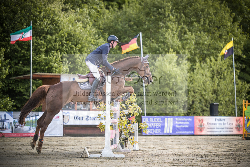 DOS_0140 | Entdecke hochwertige Reitturnierfotos von Foto Oger. Professionell, emotional und authentisch – jetzt Lieblingsmomente im Shop bestellen.Deutschlandweite Turnierfotografie. - Realisiert mit Pictrs.com