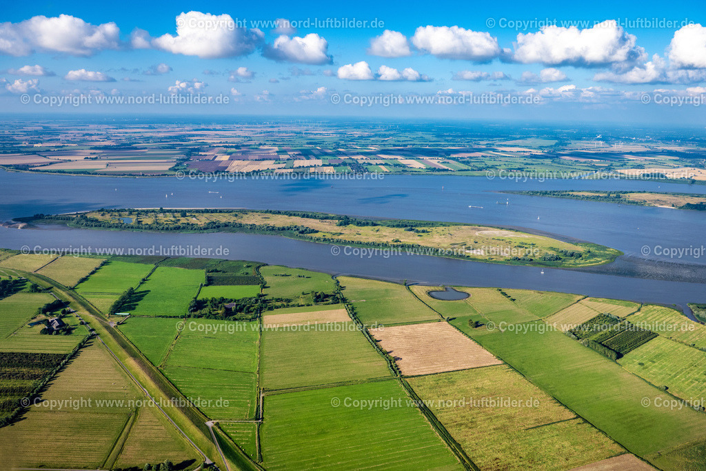 Stade_Elbinsel_Schwarztonnensand_ELS_5231060822 | DROCHTERSEN 06.08.2022 Insel Schwarztonnensand des Flußverlaufes der Elbe in Drochtersen im Bundesland Niedersachsen, Deutschland. // Island Schwarztonnensand of the river Elbe in Drochtersen in the state Lower Saxony, Germany. Foto: Martin Elsen