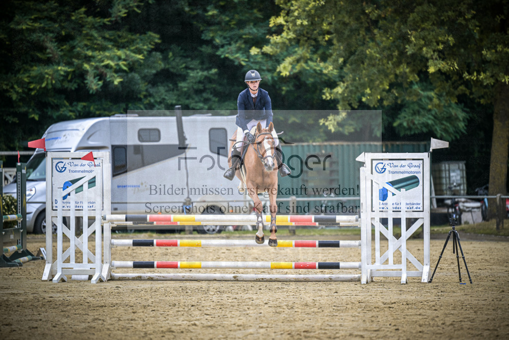 DOS_3622 | Entdecke hochwertige Reitturnierfotos von Foto Oger. Professionell, emotional und authentisch – jetzt Lieblingsmomente im Shop bestellen.Deutschlandweite Turnierfotografie. - Realisiert mit Pictrs.com