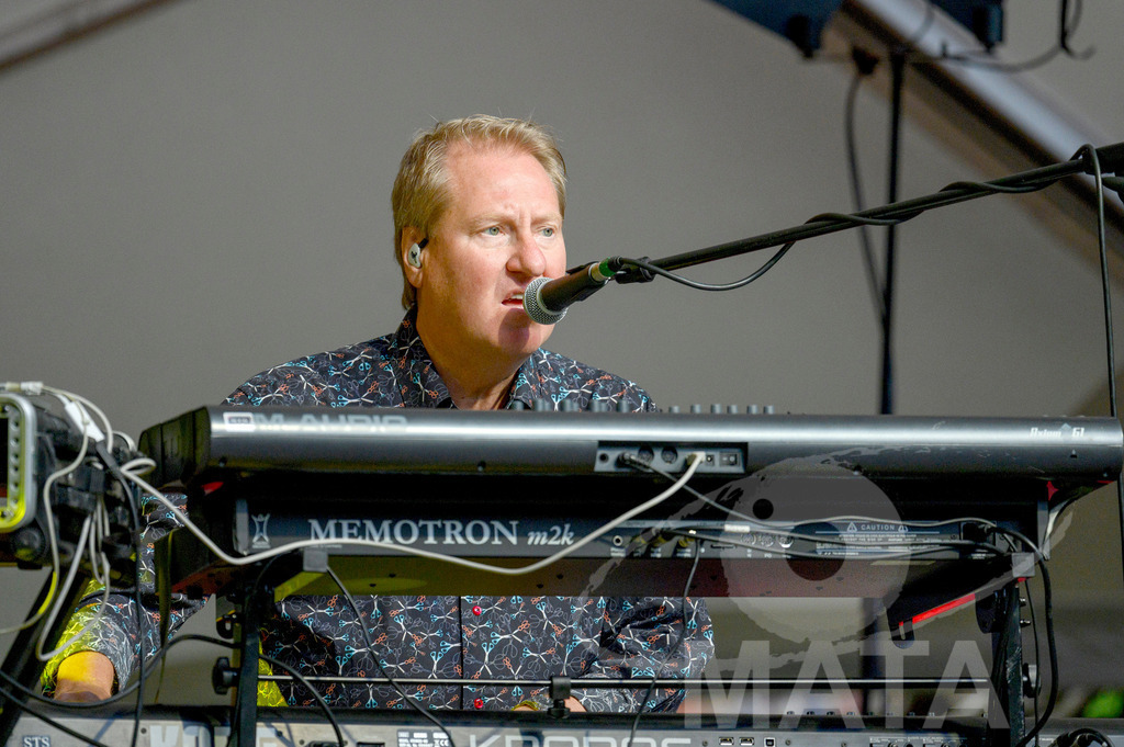 _DWA2546 | Jez Smith  von John Lees' Barclay James Harvest live bei einem Konzert in Serenadenhof Nürnberg, 01.07.2023 - Realisiert mit Pictrs.com