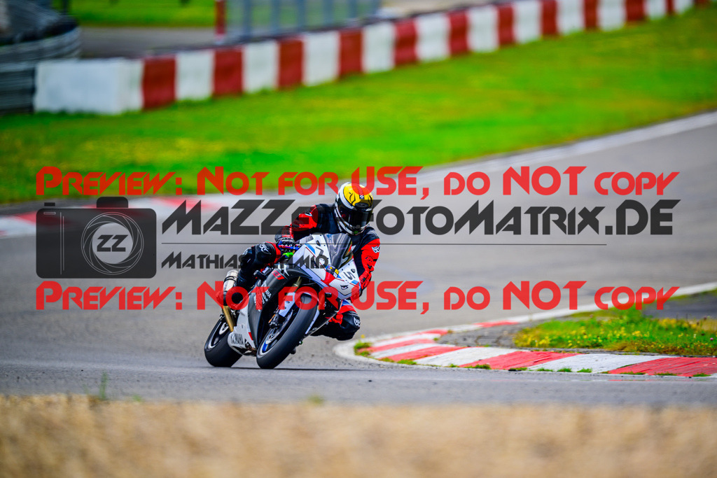 MaZZes_FotoMatrix_240717_6007705_8825 | GELB