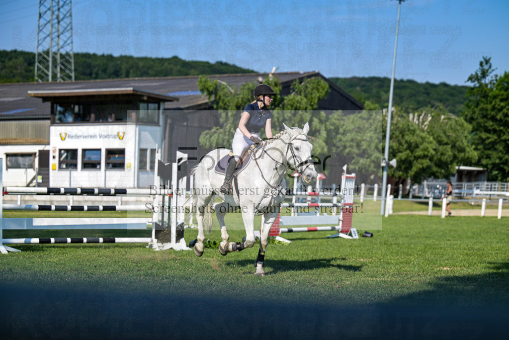 Reitturnier Voxtrup | Entdecke hochwertige Reitturnierfotos von Foto Oger. Professionell, emotional und authentisch – jetzt Lieblingsmomente im Shop bestellen. - Realisiert mit Pictrs.com