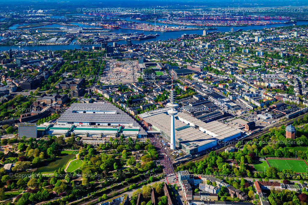 Hamburg_Messe_Marathon_Start_ELS_1086270425_Kopie | HAMBURG 27.04.2025 Ausstellungsgelände und Messehallen der Neuen Messe der Hamburg im Sonnenaufgang Messe und Congress GmbH am Fernsehturm "Heinrich-Hertz-Turm" in Hamburg. Weiterführende Informationen bei: Hamburg Messe und Congress GmbH. // Exhibition grounds and exhibition halls of the new Hamburg trade fair in the sunrise fair and congress GmbH at the television tower "Heinrich-Hertz-Turm" in Hamburg. Further information at: Hamburg Messe und Congress GmbH. Foto: Martin Elsen