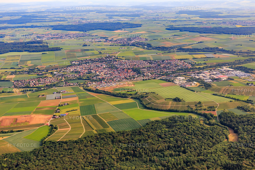 Luftbild: Ortsansicht der Straßen und Häuser der Wohngebiete in Schwaigern im Bundesland Baden-Württemberg in Deutschland. Foto: IMG_079973.jpg vom 31.05.2015 durch Werner Riehm/FLY-FOTO.de