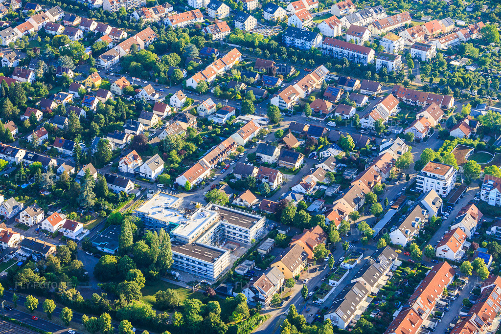 Luftbild: Reiterweg x Hermsheimer Straße im Ortsteil Neuhermsheim in Mannheim im Bundesland Baden-Württemberg in Deutschland. – Foto: IMG_157424.jpg vom 18.06.2026 durch Werner Riehm/FLY-FOTO.de – Auflösung des Originals: 5514 x 3676 px