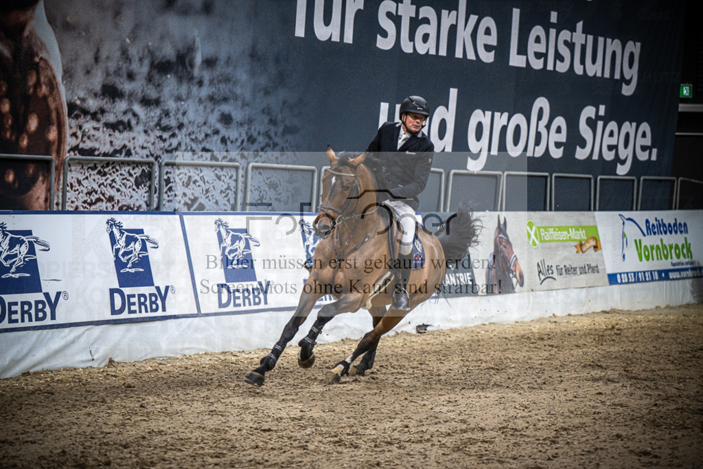 DOS_1591 | Entdecke hochwertige Reitturnierfotos von Foto Oger. Professionell, emotional und authentisch – jetzt Lieblingsmomente im Shop bestellen.Deutschlandweite Turnierfotografie. - Realisiert mit Pictrs.com