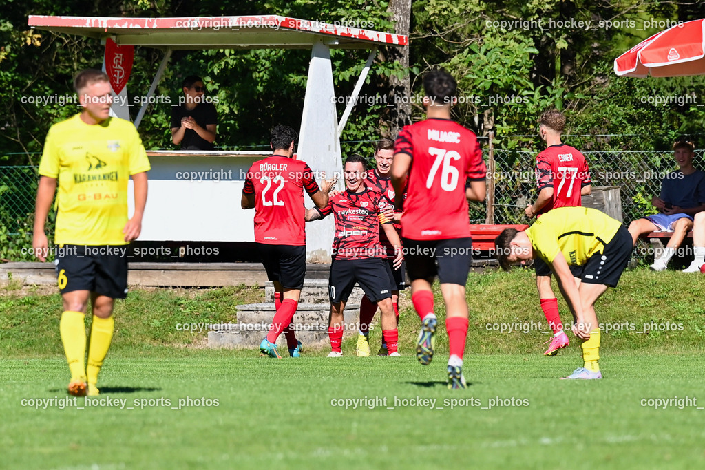 ATUS Ferlach vs. ASKÖ Köttmannsdorf 2.9.2023 | Jubel ATUS Ferlach Mannschaft, #22 Stephan Bürgler,, #10 Dominik Mak