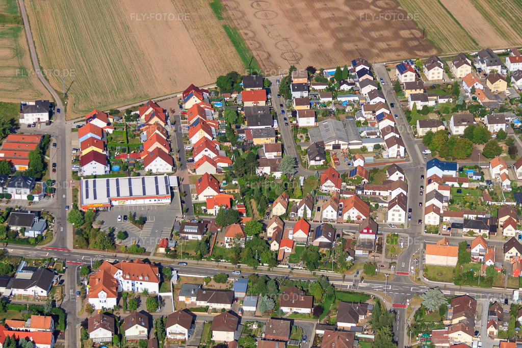 Luftbild: Pater-Bruno-Moos-Straße mit NETTO im Ortsteil Sondernheim in Germersheim im Bundesland Rheinland-Pfalz in Deutschland. Foto: IMG_52296.jpg vom 19.08.2012 durch Werner Riehm/FLY-FOTO.de