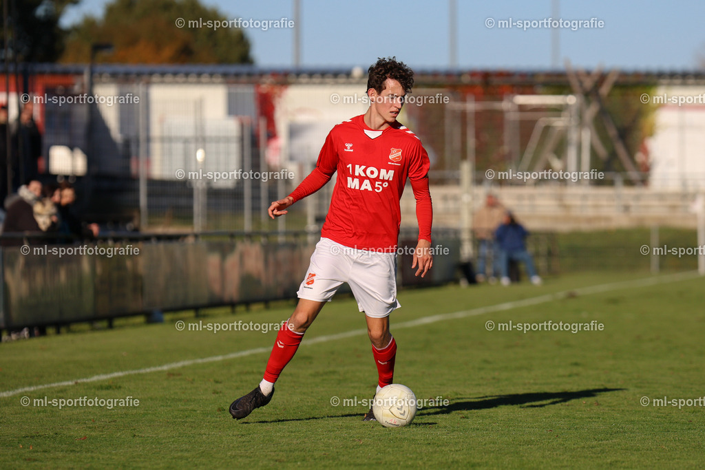 Fußball I Herren I Saison 2025/2026 I Oberliga Schleswig-Holstein I 13. Spieltag I SV Eichede - Heider SV | ml-sportfotografie - Realisiert mit Pictrs.com