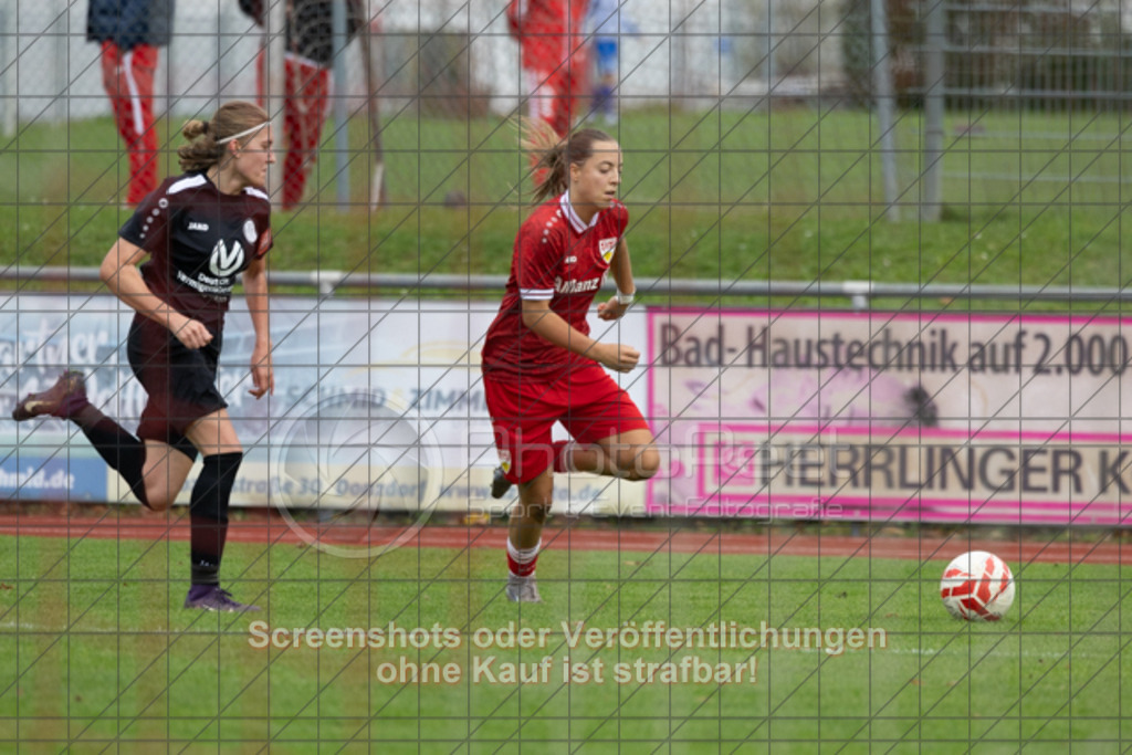 20251012_144507_1294 | #,1.FC Donzdorf (schwarz) vs. VfB Stuttgart II (rot), Fussball, Frauen-Verbandsliga Württemberg, 05. Spieltag, Saison 2025/2026, Rasenplatz Lautertal Stadion, Süßener Straße 16, 73072 Donzdorf, 12.10.2025 - 13:00 Uhr,Foto: PhotoPeet-Sportfotografie/Peter Harich