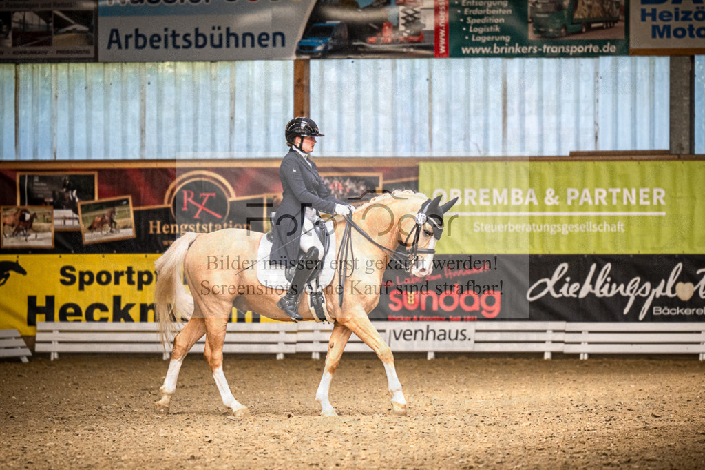 DOS_3501 | Entdecke hochwertige Reitturnierfotos von Foto Oger. Professionell, emotional und authentisch – jetzt Lieblingsmomente im Shop bestellen.Deutschlandweite Turnierfotografie. - Realized with Pictrs.com