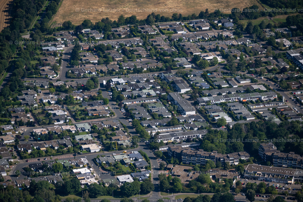 4035141 | BRAUNSCHWEIG 31.07.2020 Wohngebiet einer Reihenhaus- Siedlung an der an der Sauerbruchstraße im Ortsteil Kanzlerfeld in Braunschweig im Bundesland Niedersachsen, Deutschland. // Residential area a row house settlement on street Sauerbruchstrasse in the district Kanzlerfeld in Brunswick in the state Lower Saxony, Germany. Foto: Gerhard Launer