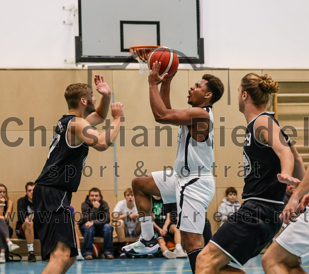 2023-10-08_030_TSV_Vaterstetten_gegen_ESV_Staffelsee | Vaterstetten, Deutschland, 08.10.2023:
Basketball, Bayernliga Herren Süd 2023 / 2024, 3. Spieltag, TSV Vaterstetten gegen ESV Staffelsee, Endergebnis: 62:90

Foto: Christian Riedel / fotografie-riedel.net
