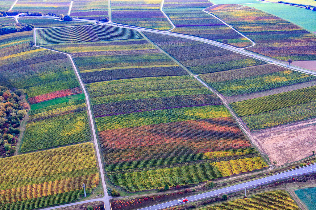 Luftbild: B48 im Ortsteil Pleisweiler in Pleisweiler-Oberhofen im Bundesland Rheinland-Pfalz in Deutschland. Foto: IMG_22415.jpg vom 15.10.2009 durch Werner Riehm/FLY-FOTO.de