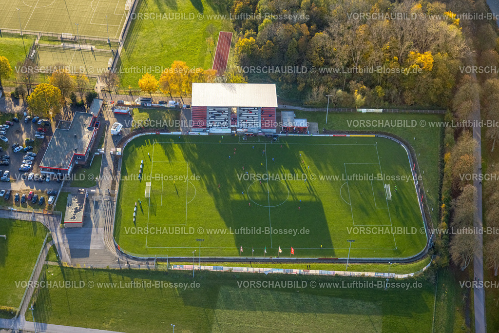 Hamm231101812 | Luftbild, Betten Kutz Stadion Fußballplatz mit Tribüne im Sportzentrum Ost, umgeben von herbstlichen Laubbäumen, Mitte, Hamm, Ruhrgebiet, Nordrhein-Westfalen, Deutschland