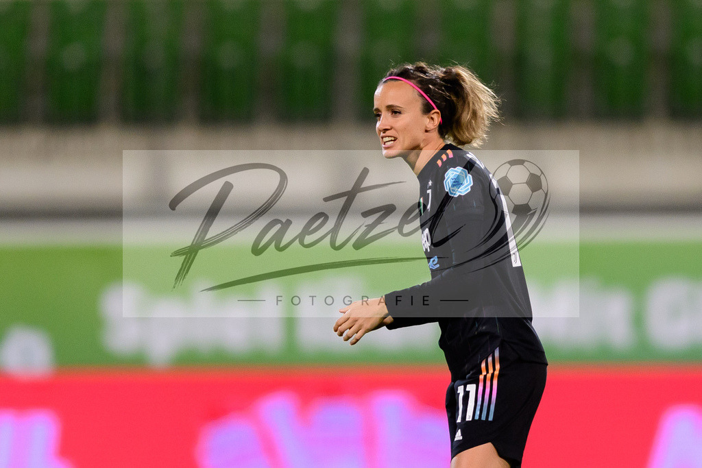 WOBJUV20211118_082 | Fussball, Frauen: Barbara Bonansea (Juventus FC) schaut bei dem Spiel der UEFA Women´s Champions League zwischen VfL Wolfsburg und Juventus Turin im AOK-Stadion am 18.11.2021 in Wolfsburg, Deutschland. - Realisiert mit Pictrs.com