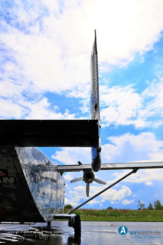 Flying Shoebox - Short S.C.7 Skyvan auf dem Flugplatz Husum-Schwesing | Entdecken Sie atemberaubende Luftbilder und Fotografien auf airwatch.de - Tauchen Sie ein in eine Welt voller faszinierender Aufnahmen aus der Vogelperspektive.