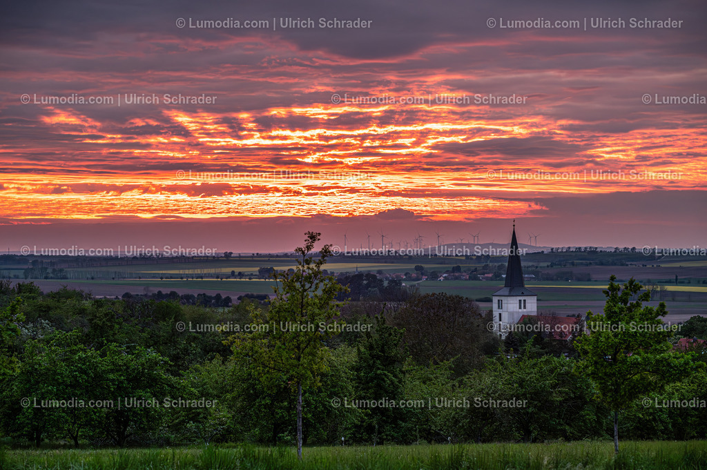 10049-13208 - Sonnenuntergang über Eilenstedt | Stockfoto und Bilderpool mit Bildmaterial aus Deutschland, dem Harz, Halberstadt, Quedlinburg, Wernigerode und weltweit. Qualitativ hochwertige und professionelle Fotos anschauen und kaufen. - Realisiert mit Pictrs.com