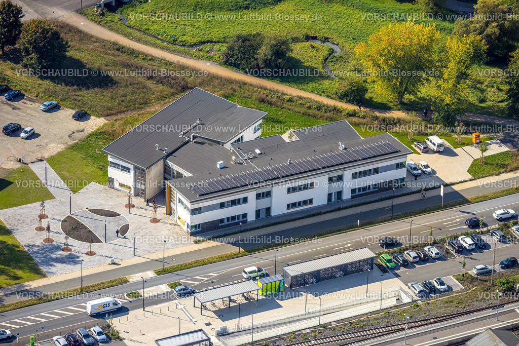 Arnsberg220903218 | Luftbild, Baustelle und Neubau Berufsförderungszentrum auf dem Bildungscampus an der Kleinbahnstraße, Hüsten, Arnsberg, Sauerland, Nordrhein-Westfalen, Deutschland