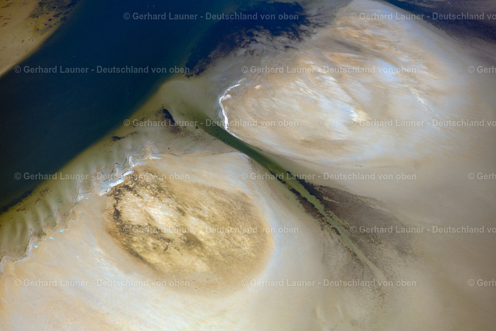 4061580 | INSEL HIDDENSEE 08.09.2021 Sandbank- Landfläche durch Strömungen unter der Meeres- Wasseroberfläche entlang der Fahrrinne zwischen der Insel Hiddensee und Bock in Insel Hiddensee im Bundesland Mecklenburg-Vorpommern, Deutschland. // Sandbank- land area by flow under the sea water surface along the fairway between the island of Hiddensee and Bock in Insel Hiddensee in the state Mecklenburg - Western Pomerania, Germany. Foto: Gerhard Launer