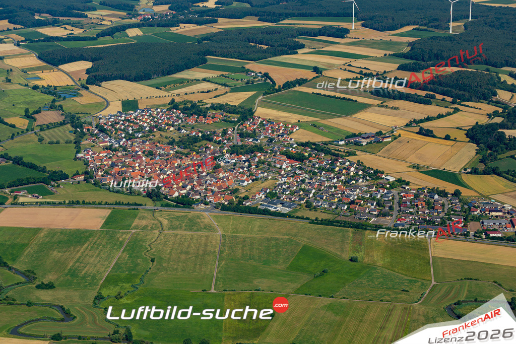 Aktuelles Luftbild von  Lonnerstadt - Die Luftaufnahme wurde 2022 mittels UL-Flugzeug erstellt ( keine Drohne ) - hochauflösende Kamera-Systeme von  Canon -Beste Qualität - Für grossformatige Ausdrucke geeignet. Die Geschenkidee !