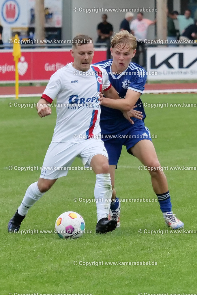 Fußball : Testspiel : SuS 09 Dinslaken - Schalke 04 U 19 am 25.07.2024 | Foto : Jochen Emde / www.kameradabei.de - Realisiert mit Pictrs.com