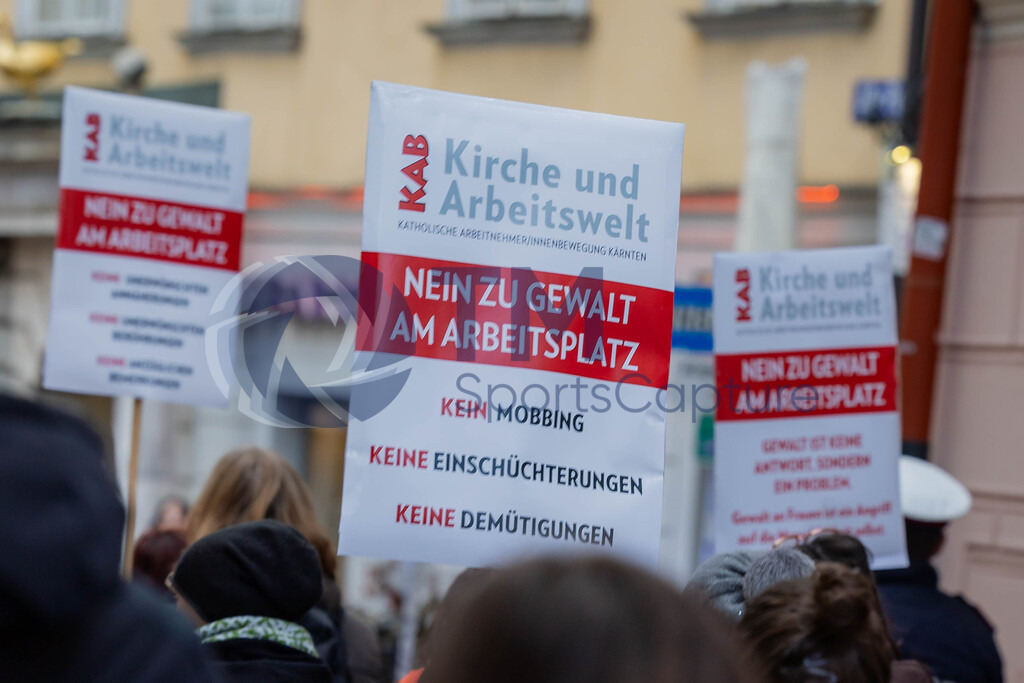 R06_2503 | 29.NOV.24-Protestmarsch gegen Gewalt-Copyright: Katholische Kirche Kärnten/Denk Dich Neu/Trainproduction/Matthias Trinkl