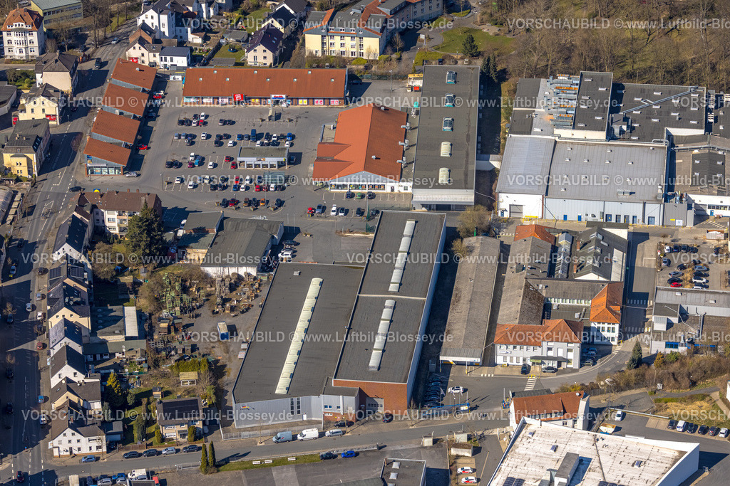 Arnsberg250305612 | Luftbild, Einkaufszentrum mit Lidl Supermarkt und Parkplatz, Neheim, Arnsberg, Sauerland, Nordrhein-Westfalen, Deutschland