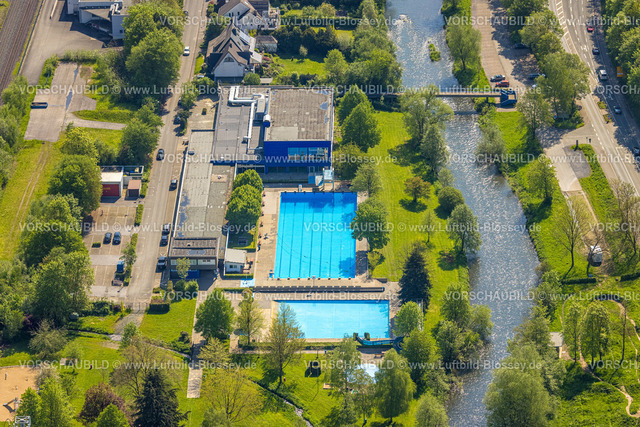 Meschede230500687 | Luftbild, Hallenbad und Freibad, am Fluss Ruhr, Meschede-Stadt, Meschede, Sauerland, Nordrhein-Westfalen, Deutschland