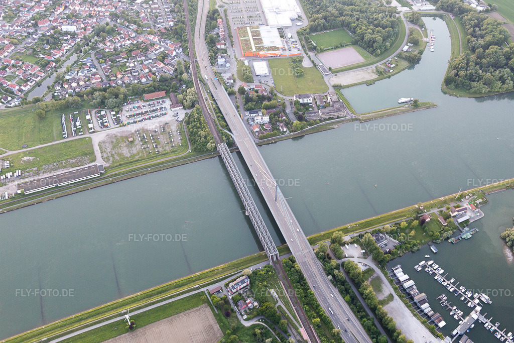 Luftbild: Maxau, Rheinbrücke im Ortsteil Knielingen in Karlsruhe im Bundesland Baden-Württemberg in Deutschland. Foto: IMG_099650.jpg vom 21.05.2017 durch Werner Riehm/FLY-FOTO.de