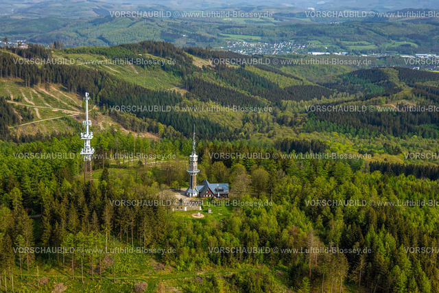 Kreuztal240502479Grubenfeld-Littfeld-Kindelsberg | Luftbild, Kindelsbergturm und Neuer Sendeturm Sendemasten, Waldgebiet mit Waldschäden, Grubenfeld Grubengelände Littfeld Kindelsberg, Fernsicht Hügel und Täler, Littfeld, Kreuztal, Nordrhein-Westfalen, Deutschland