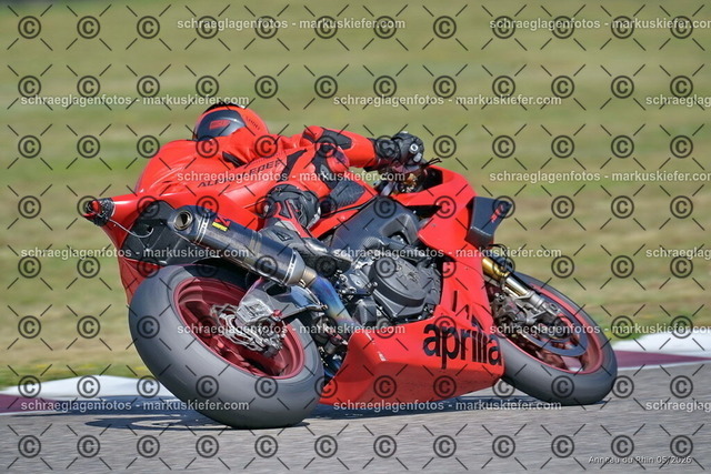 26BT02-0682 | markuskiefer.com - Realisiert mit Pictrs.com