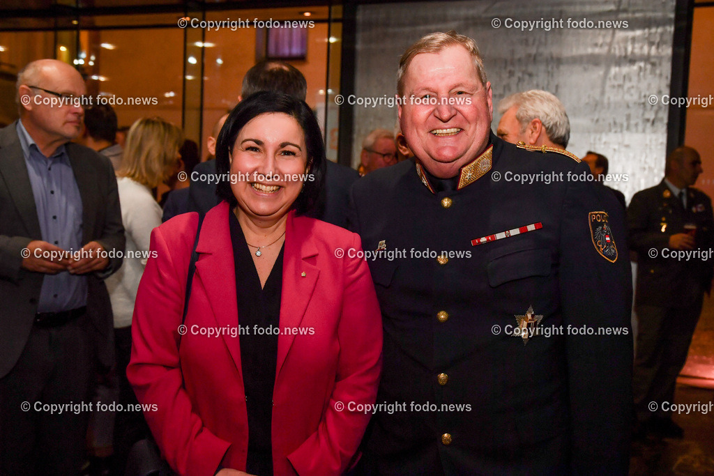 Neujahrsempfang 2023 Linz_ Altes Rathaus_ 12.01.2023-4 | 12.01.2020, Linz, AUT, Neujahrsempfang 2023 Linz, Altes Rathaus, im Bild Christina Huber (Generaldirektorin Sparkasse Ooe), Karl Pogutter (Stadtpolizeikommandant Linz)