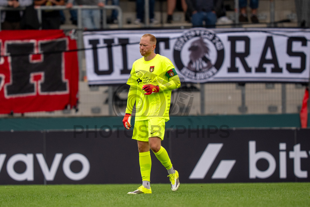 SG Sonnenhof Großaspach vs. Arminia Bielefeld, Fussball, DFB-Pokal, 1. Runde, 22.08.2026 | Maximilian Reule (SG Sonnenhof Großaspach, #01),SG Sonnenhof Großaspach vs. Arminia Bielefeld, Fussball, DFB-Pokal, 1. Runde, 22.08.2026,DFB regulations prohibit any use of photographs as image sequences and/or quasi-video