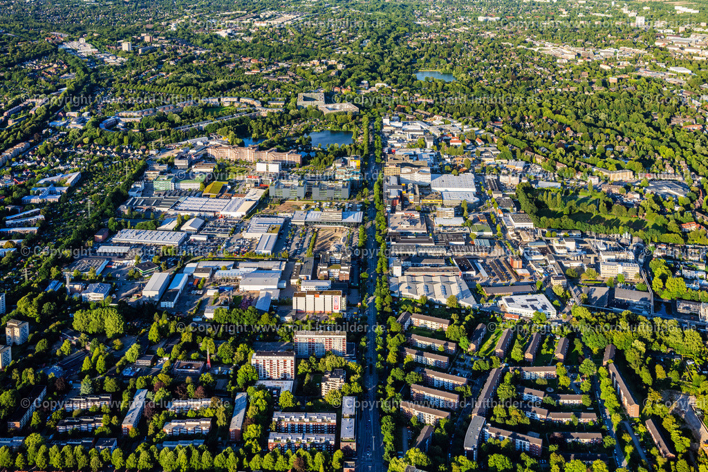 Hamburg_Wandsbek_Friedrichebertdamm_Gewerbegebiet_ELS_0179090823 | HAMBURG 04.08.2023 Industrie- und Gewerbegebiet am Friedrich-Ebert-Damm im Ortsteil Wandsbek an der Straße an der Straße an der Straße Friedrich Erbert Damm in Hamburg, Deutschland. // Industrial and commercial area on Friedrich-Ebert-Donm in the district Wandsbek on street on street on street Friedrich Erbert Damm in Hamburg, Germany. Foto: Martin Elsen