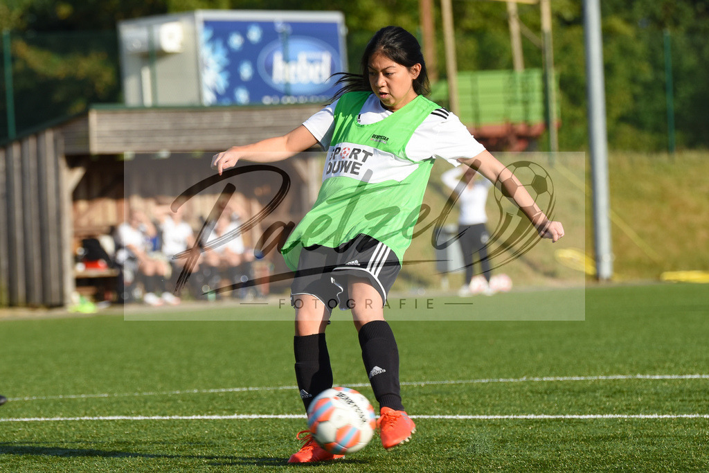 20180811_BORBEL_0007 | Fußball, Frauen:   beim Spiel der 1. Kreisklasse zwischen SG Borgloh/Kloster Oesede vs. SVC Belm-Powe am 11.08.2018 auf dem Kunstrasenplatz Borgloh in Borgloh, Deutschland.(Foto von Nico Paetzel) - Realisiert mit Pictrs.com