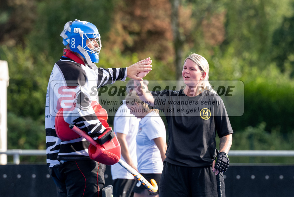 SFE_20240817_0204 | Krefeld, Deutschland, 17.08.2024:  European Cup for Recreational Hockey Players im KTHC Stadion Rot-Weiss Köln Tennis and Hockey Club am 17.08.2024 in Krefeld, Deutschland. (Foto von Stephan Fehrmann)Krefeld, Germany, 17.08.2024: European Cup for Recreational Hockey Players in KTHC Stadion Rot-Weiss Köln Tennis and Hockey Club at 17.08.2024 in Krefeld, Deutschland. (Foto from Stephan Fehrmann)